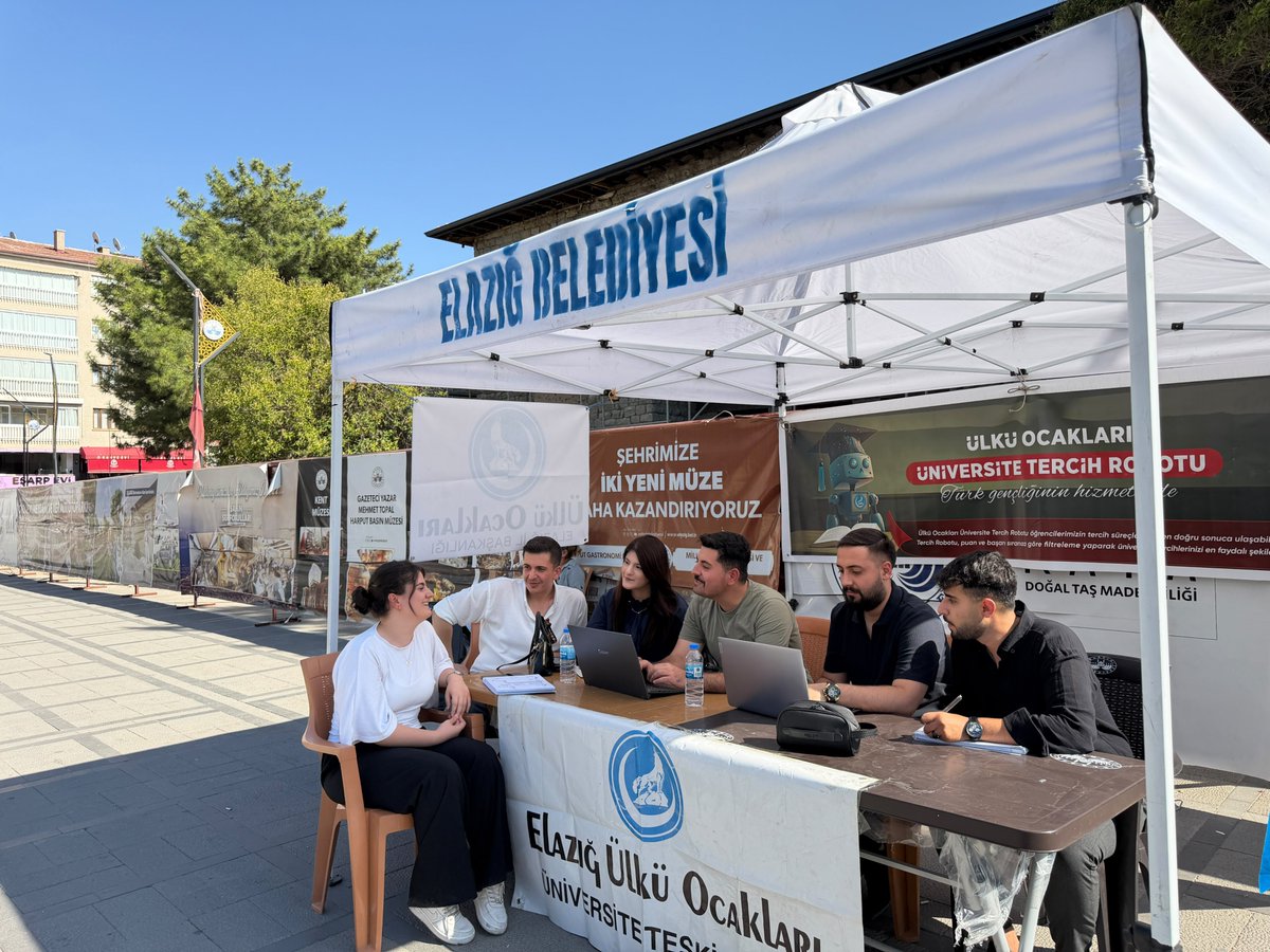 ocakelazig23's tweet photo. Üniversite tercih danışmanlığımız devam ediyor.

Alanında tecrübeli ekibimizle üniversite adaylarımıza tercih sürecinde rehberlik ediyor, doğru tercihler yapmalarına destek oluyoruz.🇹🇷

@ayyildirim1 
@LutfuNebioglu 
@ResatDalgakiran https://t.co/N0HSE4QWkz