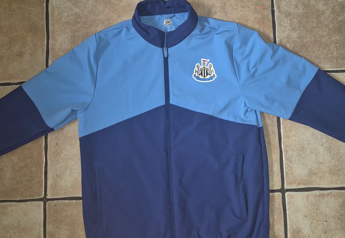JokerNUFC's tweet photo. GIVEAWAY. 

Recieved this Newcastle jacket, but too small for me. It's a medium. No tags, but incredible condition. 

I've no need for it, so instead of going on eBay I'll give it away for free. Just like, repost, follow &amp; comment. Winner picked at random. I'll cover P&amp;P. 

#nufc https://t.co/LEBvP7xANV