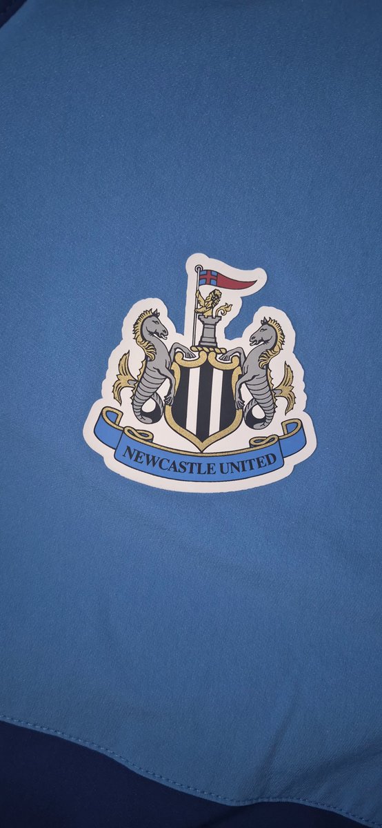 JokerNUFC's tweet photo. GIVEAWAY. 

Recieved this Newcastle jacket, but too small for me. It's a medium. No tags, but incredible condition. 

I've no need for it, so instead of going on eBay I'll give it away for free. Just like, repost, follow &amp; comment. Winner picked at random. I'll cover P&amp;P. 

#nufc https://t.co/LEBvP7xANV