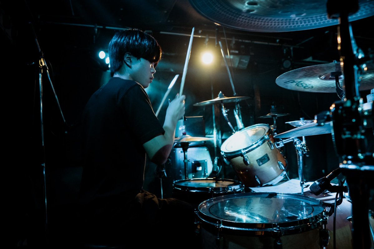 ShushuGirl_Band's tweet photo. 【お知らせ】

☆スーパーサポートドラムのご紹介☆
→( @hinata_drum_  )

しばらくの間SSGのドラマー
たっつん(タカツカヒナタ)がシュシュがーるでドラムを叩いてくれマス🐸⭐️

❗️❗️タカツカ❗️❗️宜しくネ😉💘 https://t.co/UqvULtf0l8