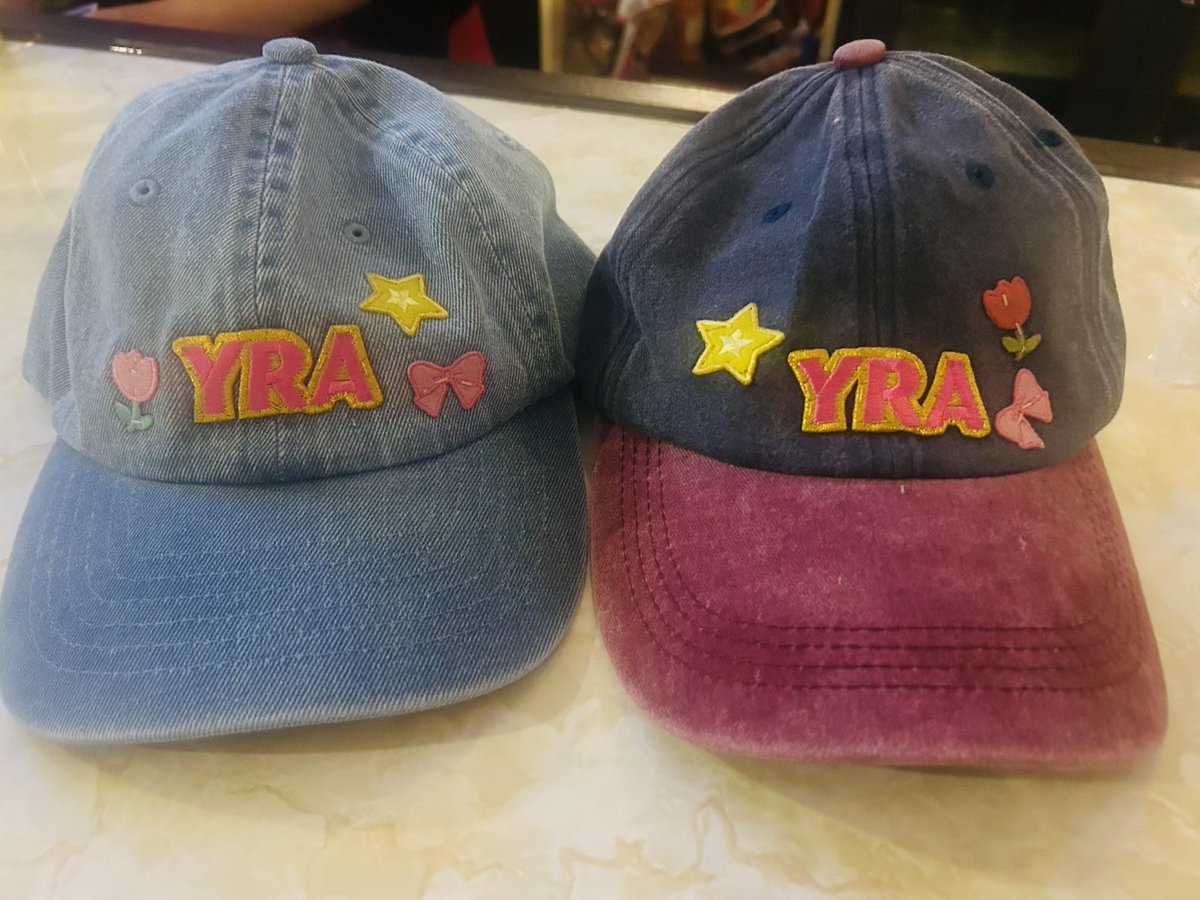 yuria_singer19's tweet photo. New

#チームユリア
#ユリアキャップ

かわいい❣️
ありがとうございます🥹🧢

#歌謡ポップスシンガーユリア
#手作りグッズ 
#大正亭えっとこ弥 さん https://t.co/9iMIXPjxrR