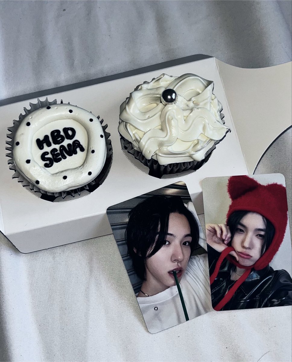 luv12vcv's tweet photo. 데뷔 첫 생일축하해 세나 ♡ 

#세나로_물든_여름
#SummerPaintedBySENA https://t.co/TwhHAWTaVc