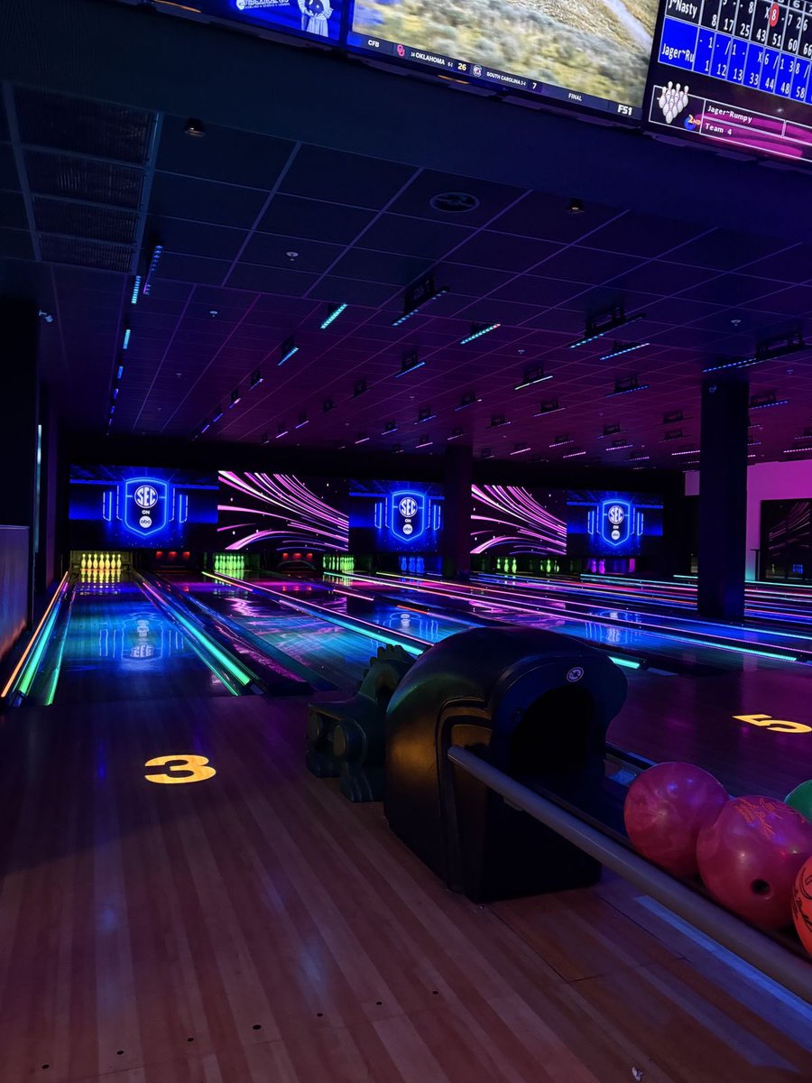 bossbabejass's tweet photo. Bowling 🎳 Dates 😍 https://t.co/Rd4p5tYAj3