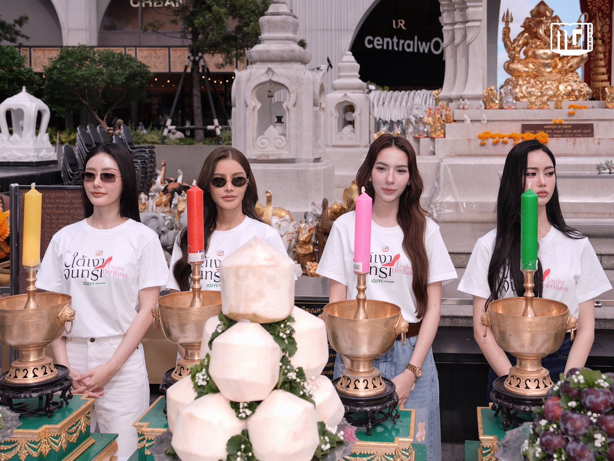 UnderHerRulesTH's tweet photo. เปิดฤกษ์งามยามดีในพิธีบวงสรวงซีรีส์ iQIYI Original “Under Her Rules” ใต้เงาจันทรา 

นับเป็นอีกหนึ่งก้าวสำคัญของการเริ่มต้นการเดินทางครั้งใหม่ ที่เต็มไปด้วยความเป็นสิริมงคล และพลังดี ๆ จากนักแสดงและทีมงานทุกคน พร้อมขอบคุณ @iQIYI_Thailand สำหรับการสนับสนุน ร่วมผลักดันซีรีส์เรื่องนี้ให้เป็นอีกหนึ่งผลงานคุณภาพที่ส่งต่อความประทับใจให้กับผู้ชมทุกคน  💚✨

ติดตามรับชม #ซีรีส์ใต้เงาจันทรา เริ่มตอนแรกวันเสาร์ที่ 17 ตุลาคมนี้ เวลา 20:00 น. บนแอป #iQIYI และเว็บ https://t.co/UTAYkaz0CF ที่เดียวเท่านั้น

#บวงสรวงใต้เงาจันทรา
#UnderHerRulesTheSeries
#iQIYIOriginal
#MGIBeyond