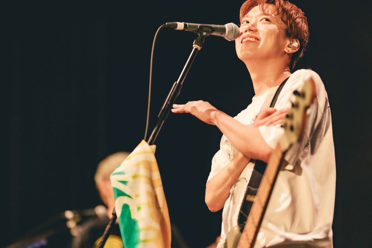 04GENLS's tweet photo. 2026.08.04 Zepp Haneda
『J-WAVE THE KINGS PLACE LIVE 2026 SUMMER』
ねぐせ。と初対バン。世代もスタイルも違うけど、同じ名古屋のライブハウスから出て来た彼ら。しっかりバンドマンでした。りょたちのファルセットが印象的だったから、僕もいつもよりファルセット多めに丁寧に歌ってみました。 https://t.co/CUfUq7cnPC