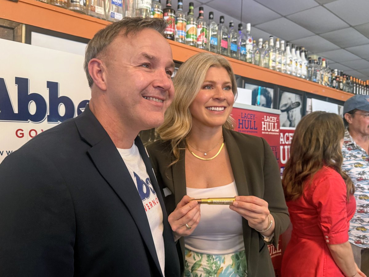 LaceyHullTx's tweet photo. Enjoyed spending time with so many constituents at a meet-and-greet hosted by Team Abbott in support of my re-election campaign. Thank you to everyone who came out for your encouragement and support. I’m honored to represent such an incredible community and look forward to continuing to fight for our shared values in Austin.

@GregAbbott_TX @AmyPeck