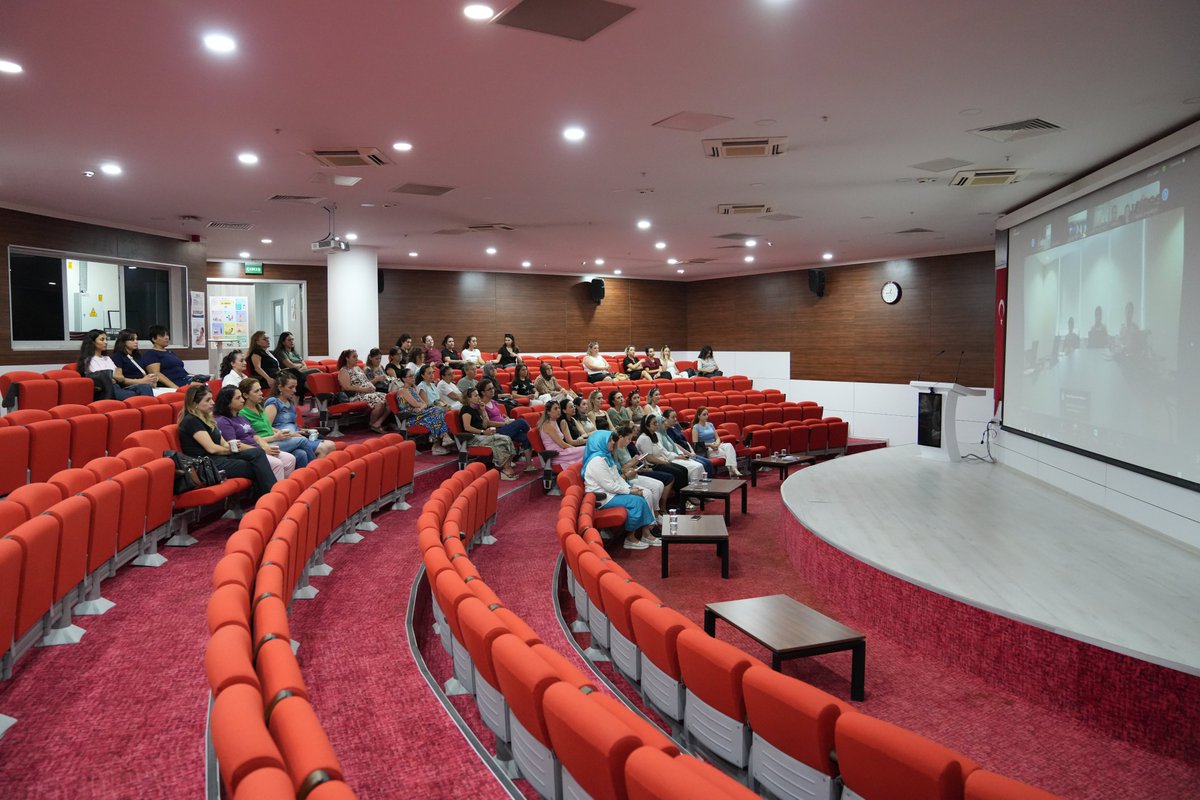 Manisailsaglik's tweet photo. Dünya Emzirme Haftası etkinlikleri kapsamında Bakanlığımız tarafından çevrimiçi olarak "4. Bebek Dostu Sağlık Çalışanı Sempozyumu" düzenlendi. https://t.co/2KKt3NxUKX
