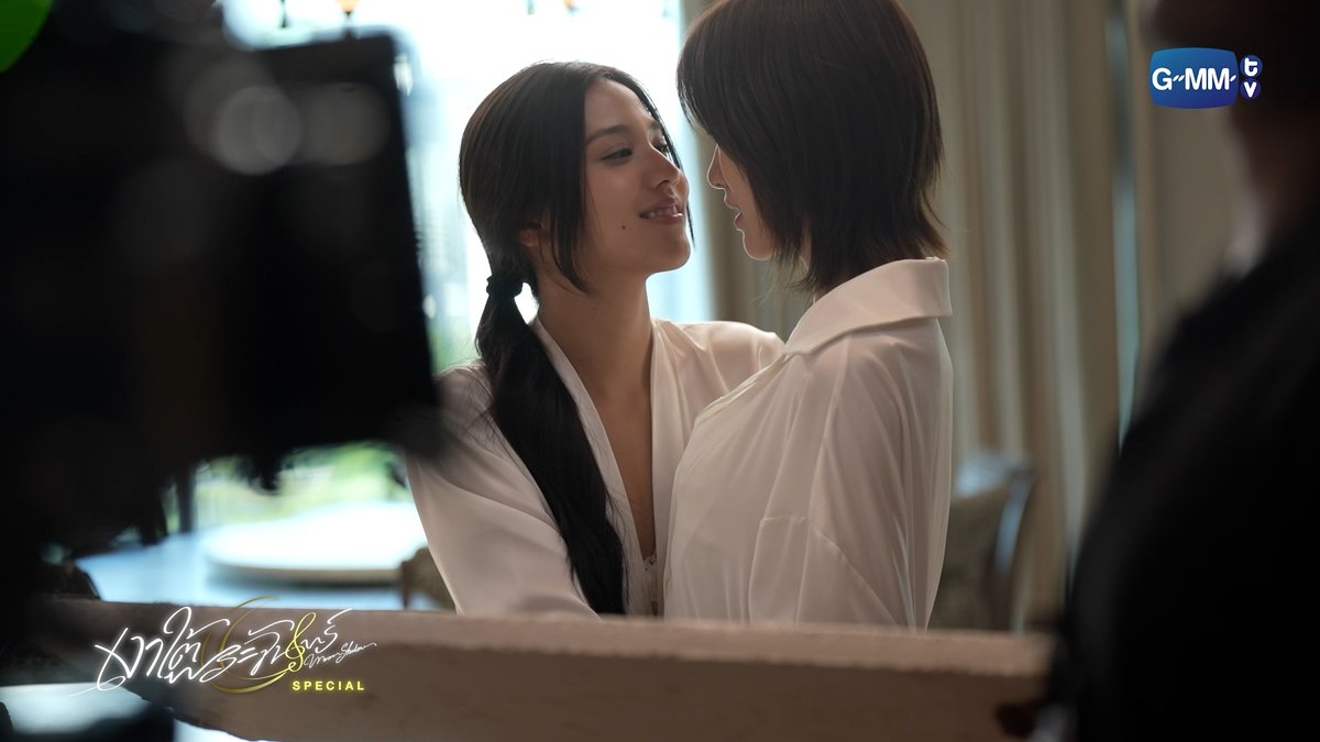 GMMTV's tweet photo. เป็นการทำงานร่วมกันที่ง่ายมาก รู้จังหวะของกันและกัน 💖
#MoonshadowSeriesSpecial

[Eng Sub] เงาใต้พระจันทร์ Moonshadow Special [3/4]
🎥 https://t.co/Akw8TsB3IP

@emiamily @beonnnie https://t.co/CZLkqt3sqL