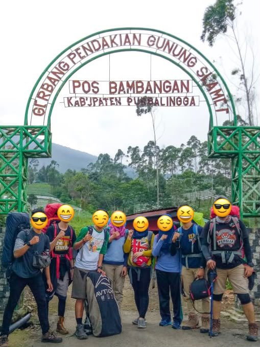 Hilyle08's tweet photo. Udah jompo gini diajak naik gunung lagi hmmm 🤔 kalau ada yg mau gandeng gpp deh 🤣 https://t.co/Fv3gmsYHNz