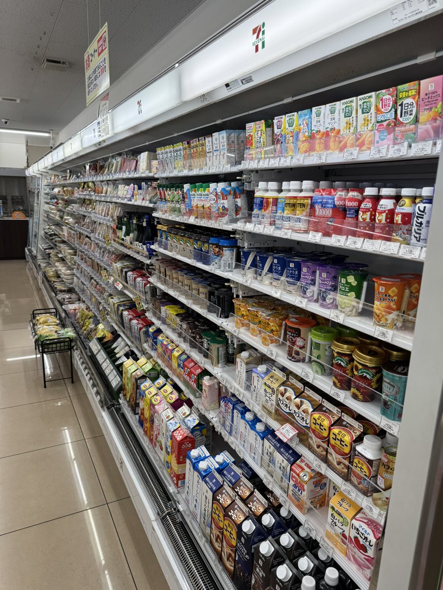 marumarufrance's tweet photo. 今日行ったセブンの
品出しに対する並々ならぬ熱意を感じた https://t.co/srDNAfPU9u