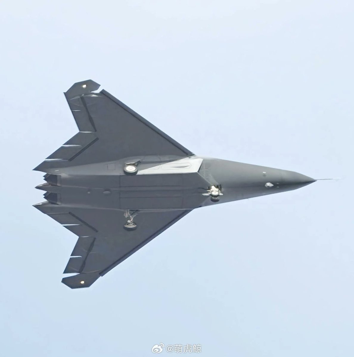 Godzilla1914189's tweet photo. 数的規模で脅威を感じるのは良いけど 
中国空軍側が第4.5世代・第5世代は国産機世代が過半を占めていて、質量の増強が進んでるというのが知らない人だと衝撃度デカそうだなという（ロシア機が多いイメージがありそうだし）

第6世代も既に試験枠で2種おるのもなぁ https://t.co/qQw8AXVQb9