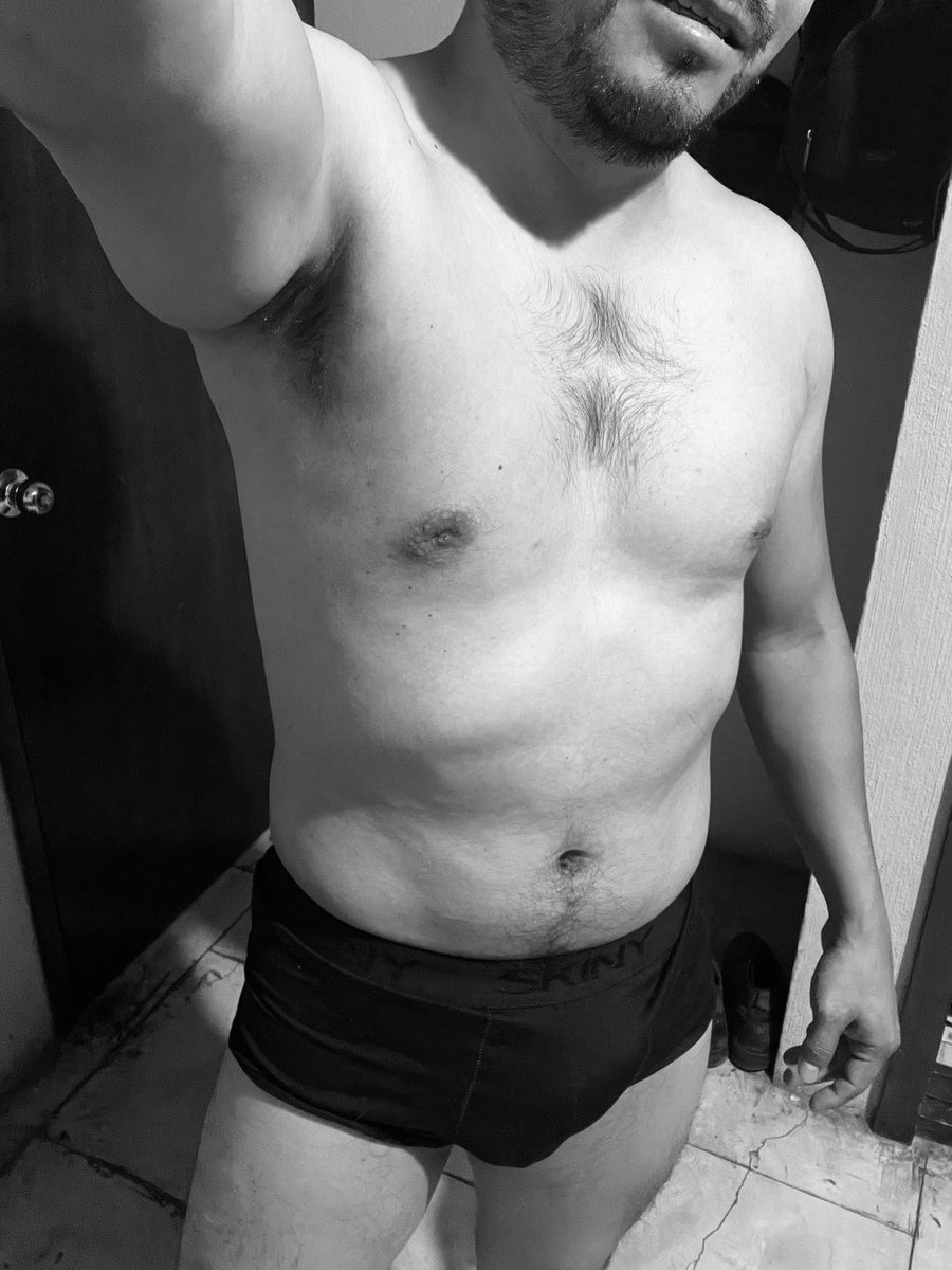 singlecdmxsur37's tweet photo. ¿Quien para los buenos días? Imagínate un buen #mañanero con este cuerpazo 😈😈 #MiercolesDeMorboYProvocación https://t.co/XUbUbaB9R5