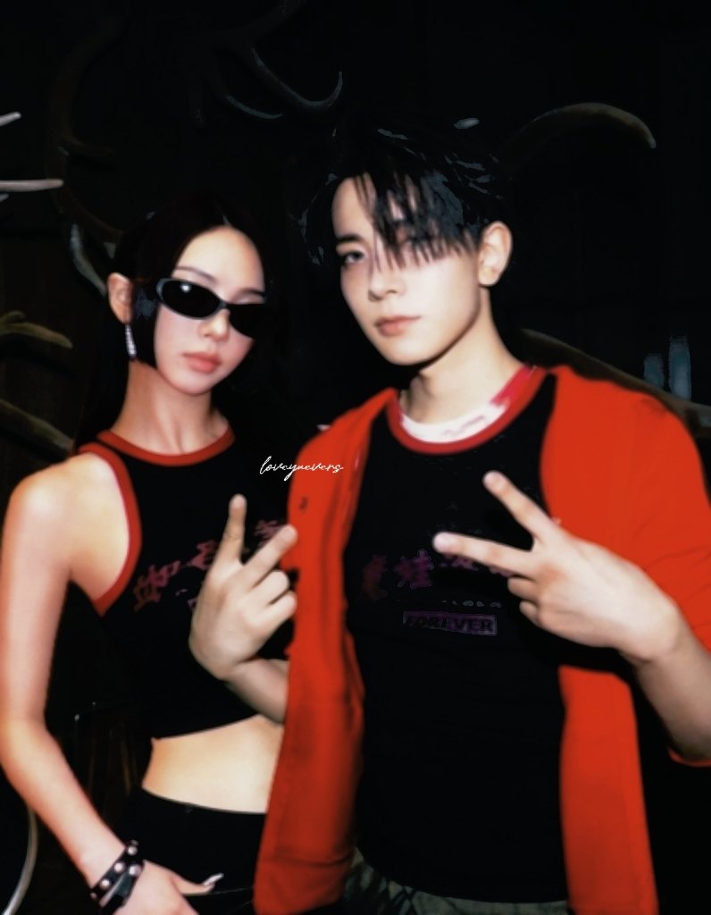 loveyuevers's tweet photo. #DDEUNGROMI : Painted in black and red. ❤️🖤 https://t.co/HayT2xU4Tc