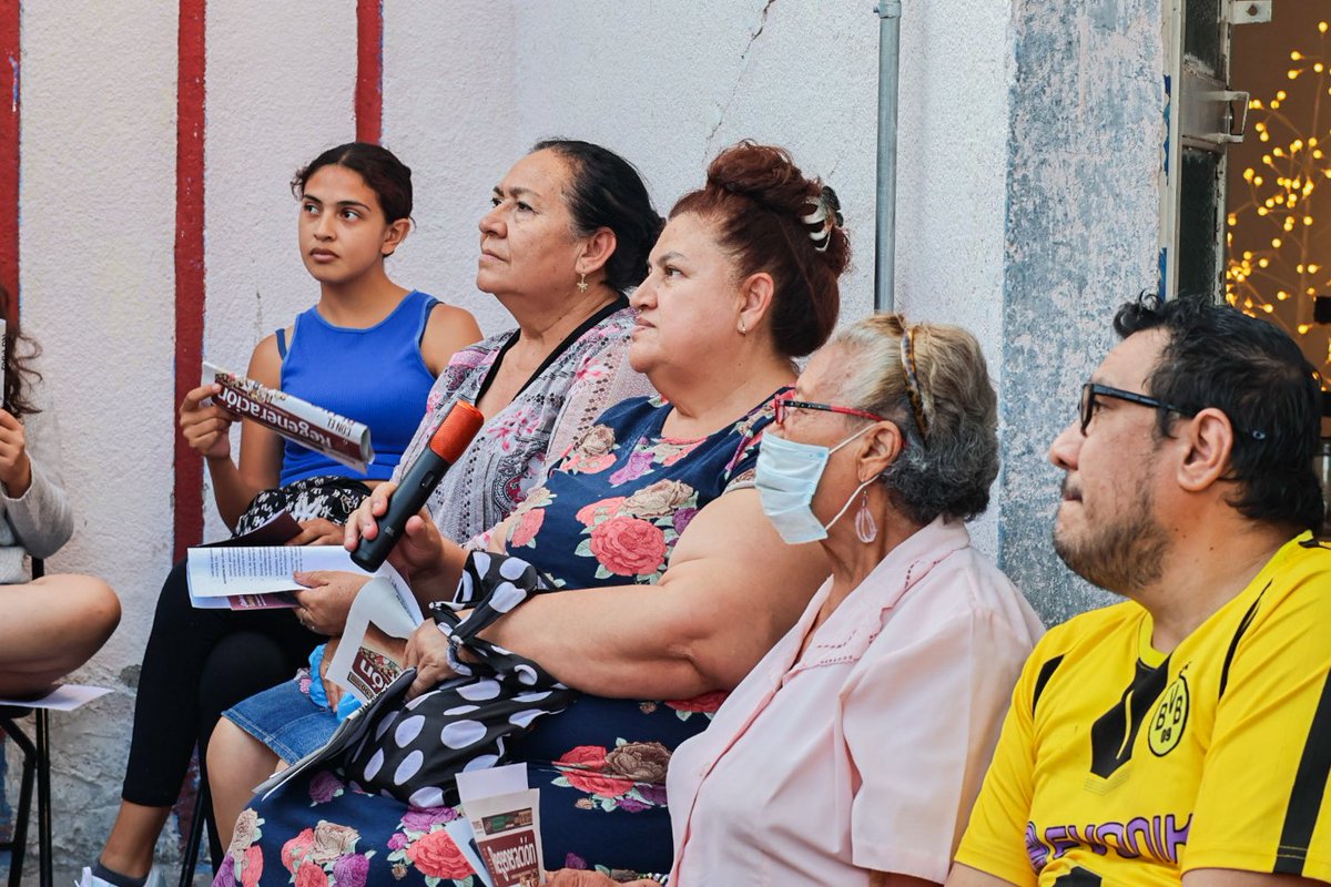 SNietoCastillo's tweet photo. De La Luna nos fuimos directo a la colonia Industrial. Otra colonia pero la misma realidad: inundaciones e inseguridad. 

Nuestro compromiso se mantiene firme, llevar el mensaje de la transformación a cada rincón de Querétaro, escucharles y conocer las necesidades de primera mano.  

Las vecinas y vecinos merecen información y merecen un movimiento que no los olvide.
La 4T avanza. Cada día somos más.
#EsSantiagoDeQuerétaro