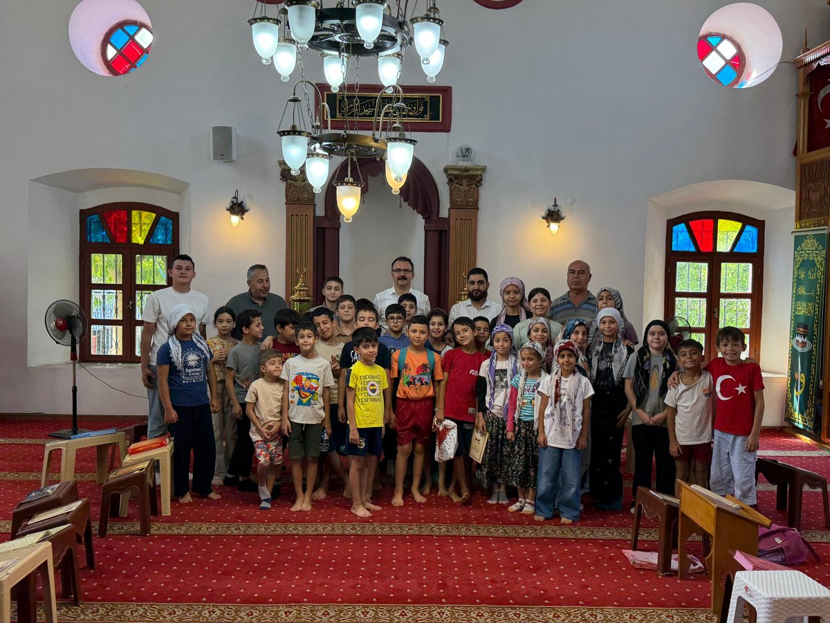 TCSultanhisar's tweet photo. Kaymakamımız Sayın Ali Ekber ATEŞ, Sultanhisar Çarşı Camii ve Atça Hacı Mahmutağa Camii’nde düzenlenen Kur’an-ı Kerim kurslarını ziyaret etti.

Öğrencilerle bir araya gelen Kaymakamımız, kurs öğreticilerine çalışmalarında başarılar diledi. https://t.co/de58uOa8Rq