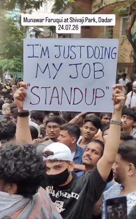 hoilibol's tweet photo. Bigg Boss fame Munawar Faruqui was seen in Mumbai supporting the student protest, holding a placard that read: “I am just doing my job — stand-up.”
#MunawarFaruqui #StudentProtest #Mumbai #Students #NEET #MKJW #DadarProtest https://t.co/z6UHX6RkiS