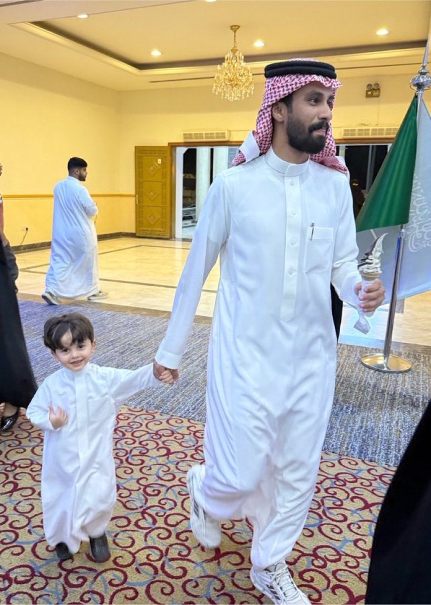 _L77N_0's tweet photo. فهد بجاد عرف جو شاهين مبسوط 
ماشاءالله تبارك الرحمن عسى تدوم على الضحكه 🥺 🍦🍦
#عطور_شاهين_بالخرج 
#علي_عواض  @ifhd4 https://t.co/XL9ZHOeemJ