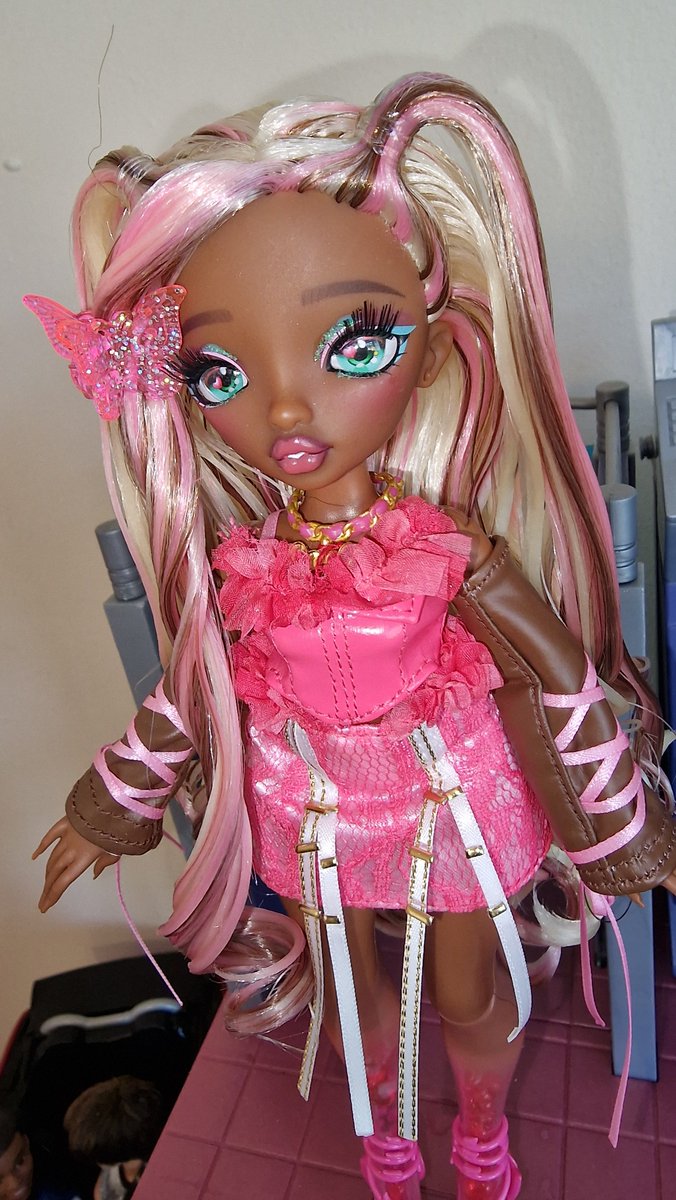 MissChrystyle's tweet photo. 𝑨𝒎𝒐𝒓𝒂🌹❤️🌹 #dolltwt https://t.co/XybdOFqAu7