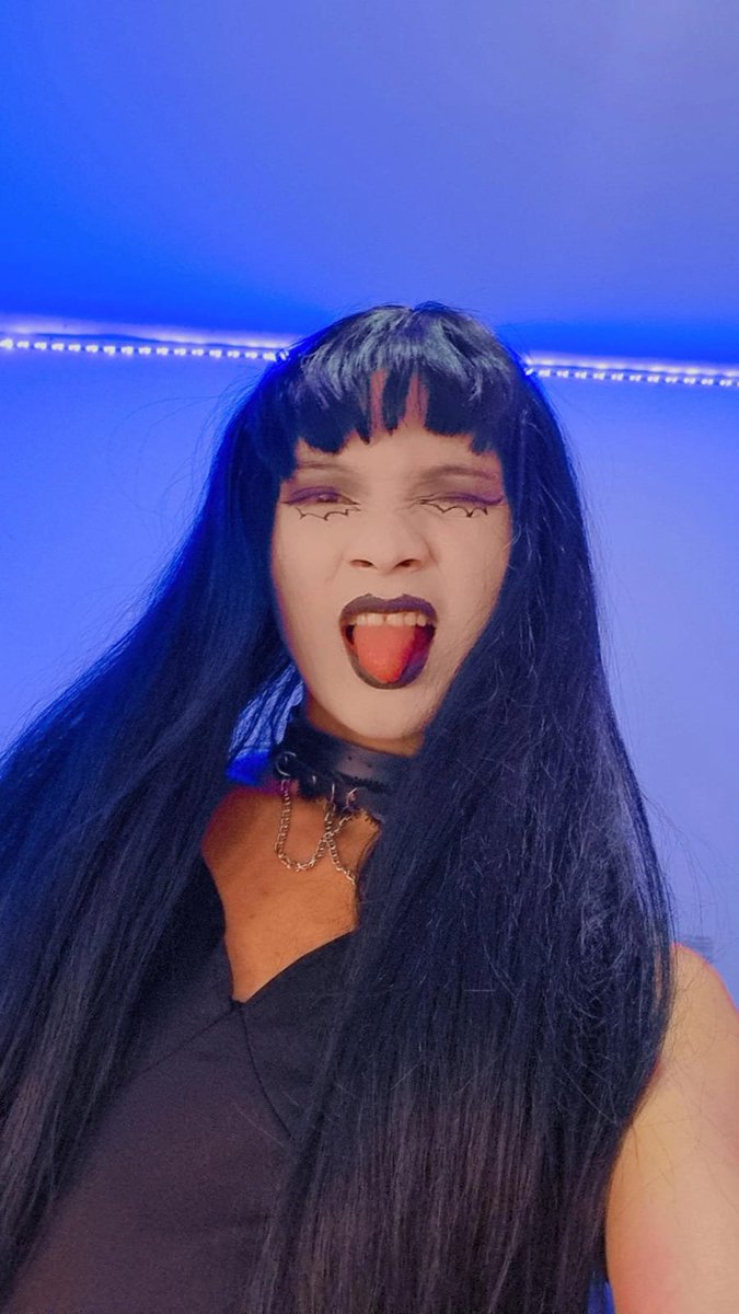 AngellDust24's tweet photo. Aceitaria uma gótica viciada em pudim ? 👉👈
#tgirl #trans #femboy #gotic https://t.co/4au6l0w3DH