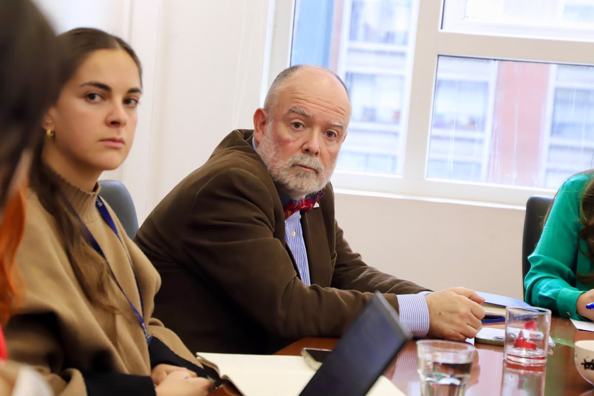 colmedchile's tweet photo. Nuestra presidenta nacional, Dra. Anamaría Arriagada, y el vicepresidente, Dr. Mauricio Osorio, participan en una reunión liderada por la subsecretaria de Salud Pública, Dra. Alejandra Pizarro, para abordar el rol y la representación del gremio en la Comisión Nacional de Protección de los Derechos de las Personas con Enfermedad Mental (CONAPREM).