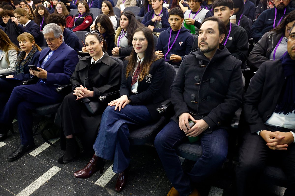 SubseVoceriaGob's tweet photo. El subsecretario José Francisco Lagos junto a la Subsecretaria de @min_ciencia participó en el lanzamiento de #ExploraConIA, una iniciativa que fortalece el uso ético y crítico de la Inteligencia Artificial en las comunidades escolares. https://t.co/GW420RH0aq