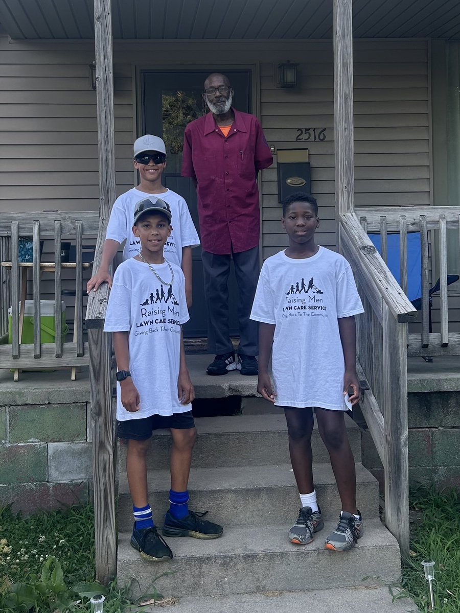 iamrodneysmith's tweet photo. Nathan, David &amp; Sakari of Omaha,Nebraska who are taking part in our 50 yard challenge, mowed a new lawn . https://t.co/EhsgLErkwG