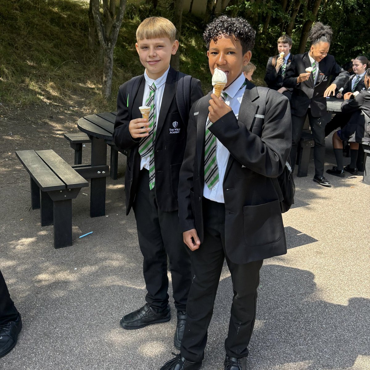 TheWellsAcademy's tweet photo. What a way to end the year!

Wishing our students, families and staff a wonderful summer break! https://t.co/77x6zIwrUo
