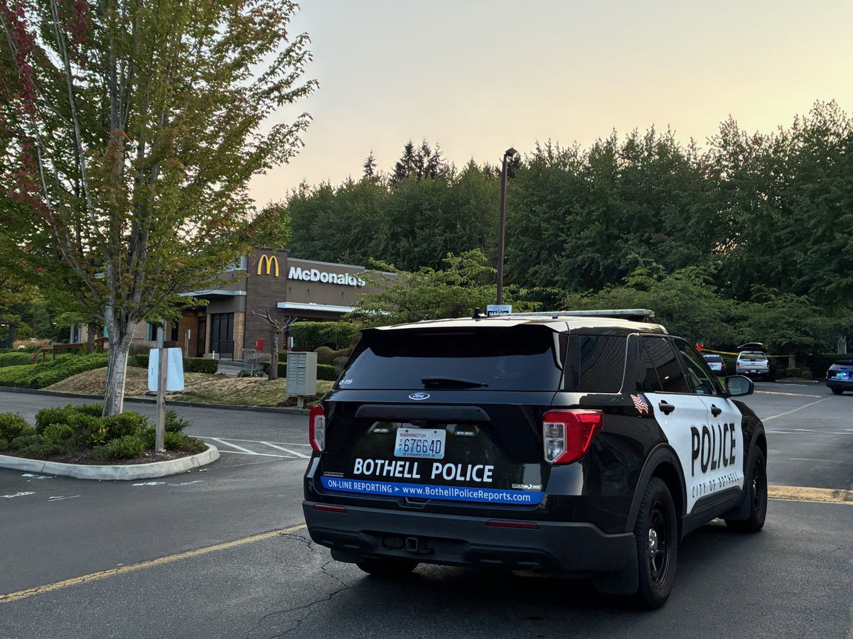 BothellPolice's tweet photo. 🚨UPDATE: At 7:14 pm on Thursday, July 23, BPD responded to reports of a shooting in the Canyon Park McDonald's parking lot. No injuries have been reported at this time.

More info can be found here: https://t.co/iVzznGRtCP https://t.co/UmPxKdLtD7