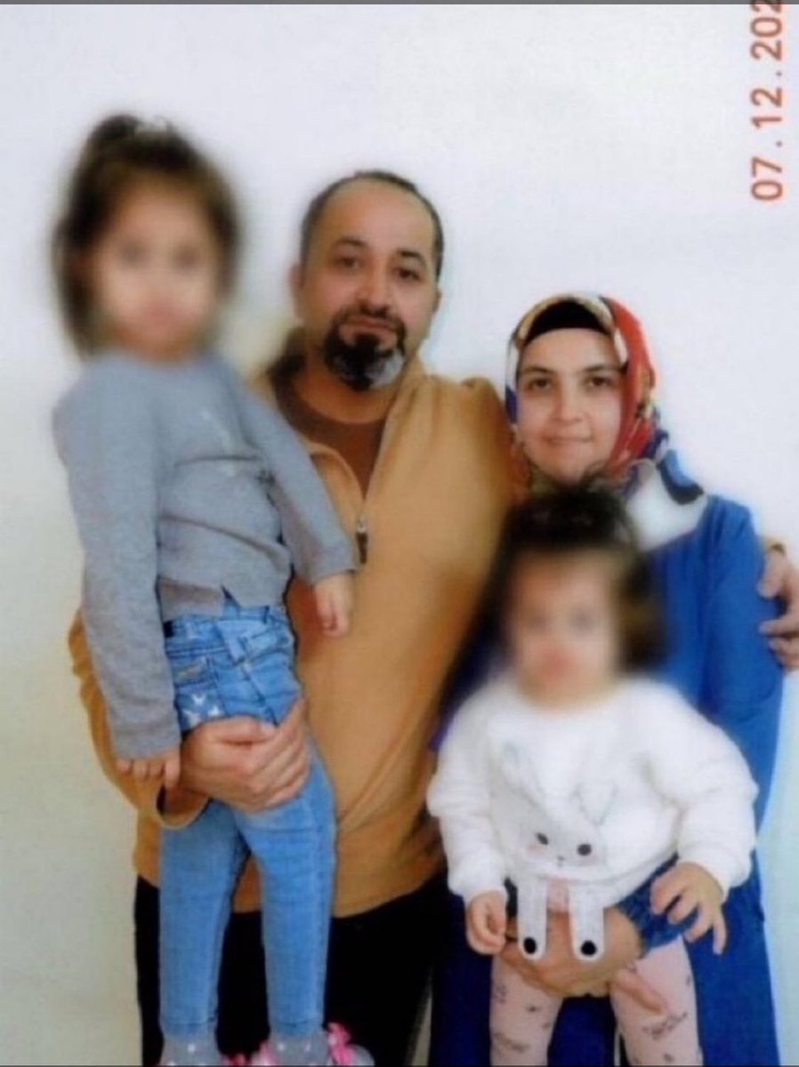 Tutsak_Bebek's tweet photo. Ayşe Melike ve Hasan Çolak çifti yıllardır cezaevinde. Anne ve babalarından ayrı kalan 2 çocukları ise anneannelerinin yanında yaşamını sürdürüyor. AİHM kararlarına rağmen aile bir araya gelemiyor; çocuklar ise en temel haklarından biri olan anne ve babalarıyla büyüme hakkından mahrum bırakılıyor.

AsumanBirinci AcilTedavi
@TANULKUTurgay