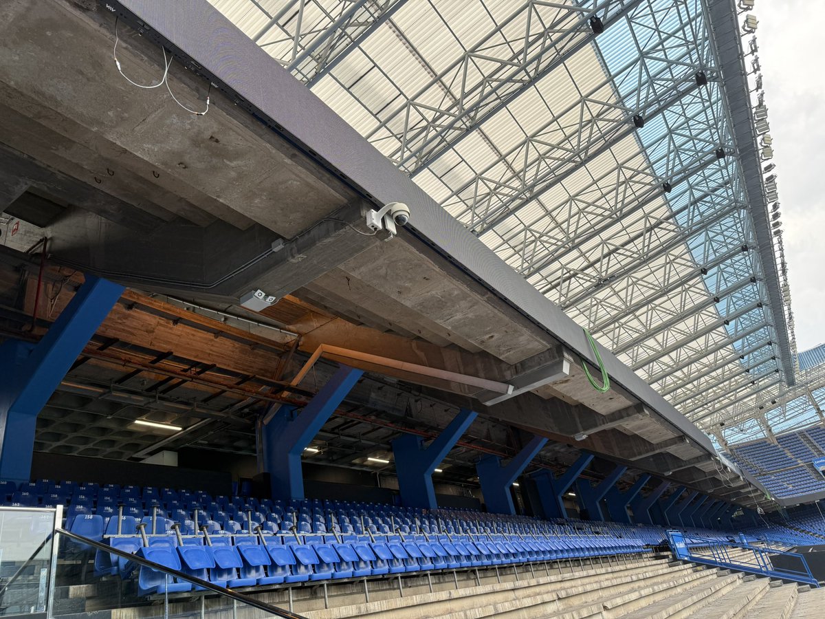 LaCollejaDjalma's tweet photo. Parece que este año se le está dando otro repaso al estadio con una mejora destacada; pantalla 360º donde normalmente estaba la publicidad do Concello https://t.co/UGiN3WDMQD