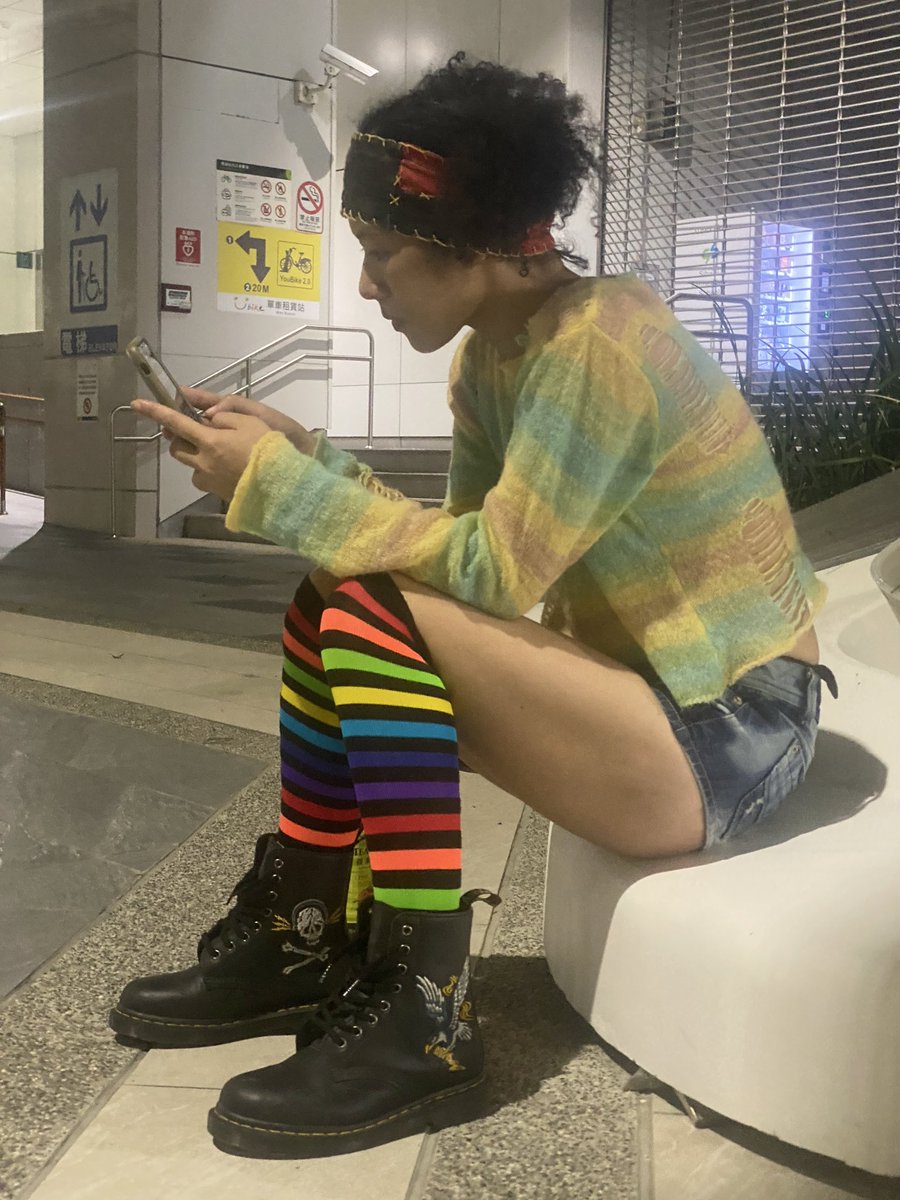 MsDelilah4's tweet photo. "The perfect pop of color for any look. 🌈 Tap the link in bio to grab your pair!💌

DM to order | PayPal accepted 📩 

#sockgame 
 #colorfulsocks 
 #rainbowstripes 
 #styleguide 
 #OOTD https://t.co/lqkyJVr8xY