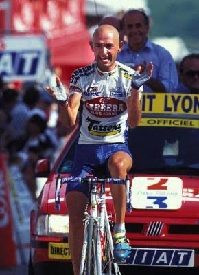 oufeh's tweet photo. July 12. 1995 Alpe d’Huez

Two months later Pantani was hospitalized following a life threatening crash

In the hospital files, his hematocrit was 60.1%

Today Pogacar was 1:25 faster https://t.co/obA4argwQm
