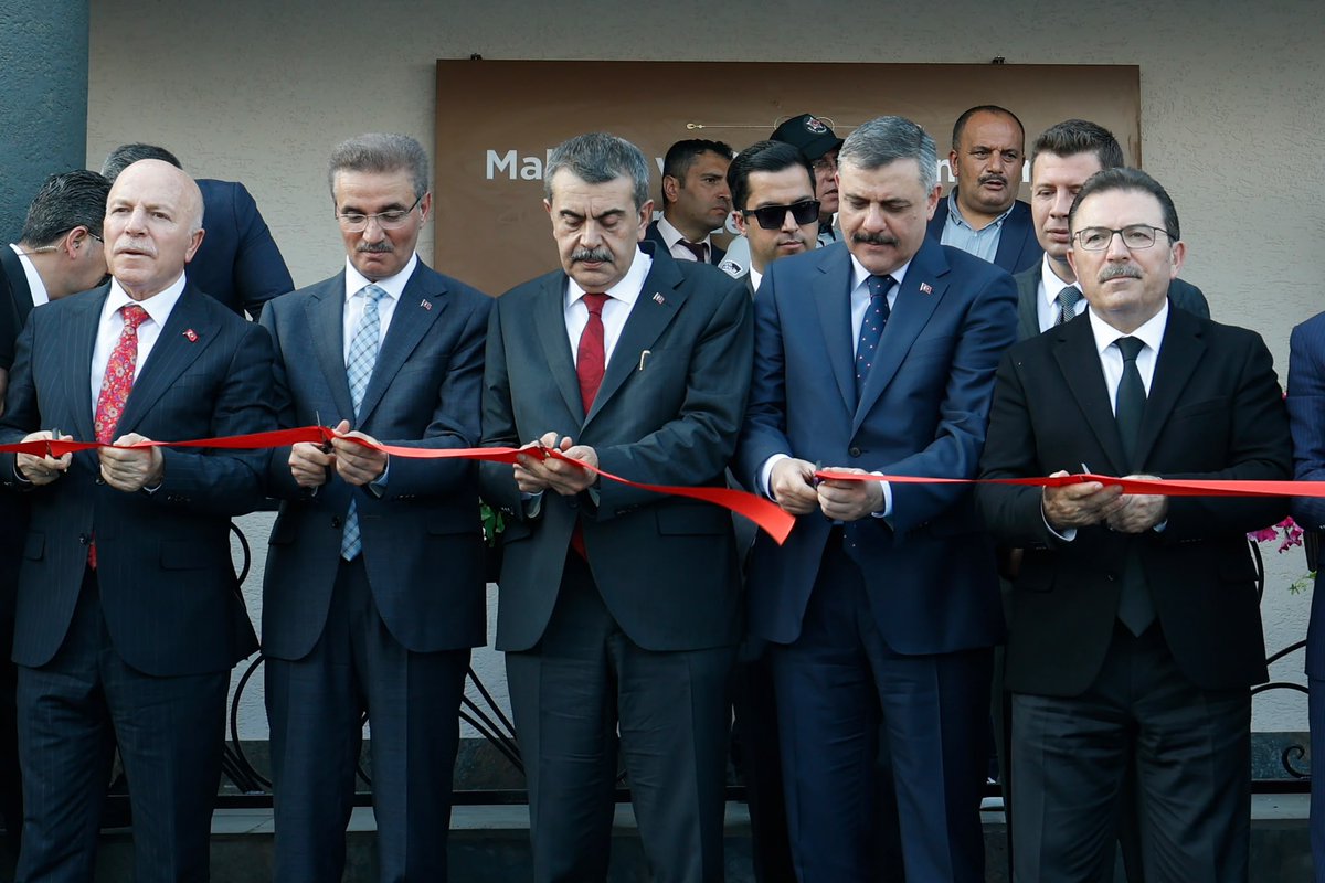 mustafaciftcitr's tweet photo. Palandöken Belediyemiz tarafından hayata geçirilen Millet Konağı’nı, Millî Eğitim Bakanımız Sayın Yusuf Tekin ve kıymetli hemşehrilerimizin katılımıyla hizmete açtık.

Daha sonra Erzurum Büyükşehir Belediyemizin Habib Baba 2. Etap Projesi’nin temelini attık; Alipaşa Konutları’nda hak sahibi vatandaşlarımıza anahtarlarını teslim ettik.

Şehrimizin sosyal ve fiziki gelişimine güç katacak bu eserlerin Erzurum’umuza hayırlı olmasını diliyor, emeği geçenlere teşekkür ediyorum.

#Erzurum #Palandöken
