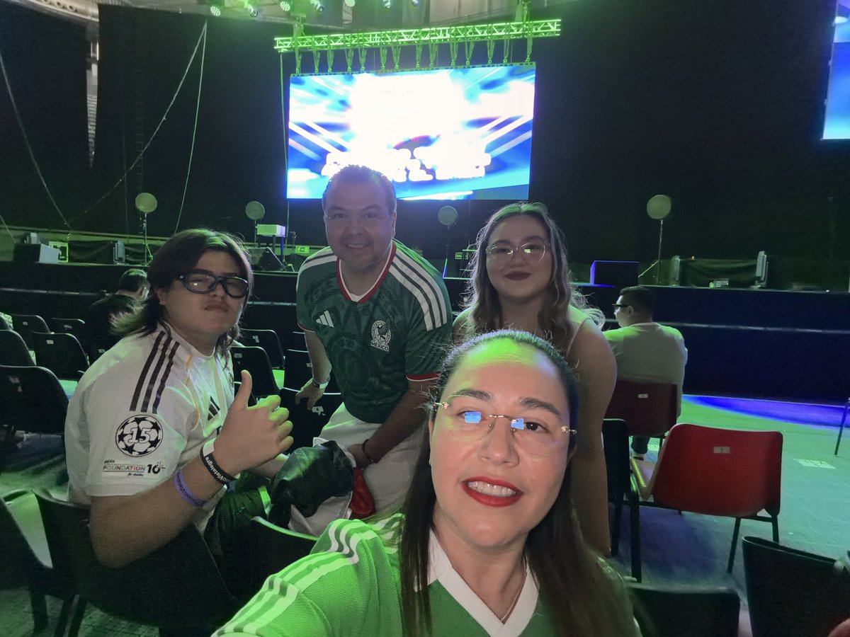 DaruichDra's tweet photo. @franco_esca @jacamachop @Regiss_01 Madrid, ¿están listos? Nosotros sí… ¡que empiece el Show 1995! https://t.co/bFSuQz1kiV
