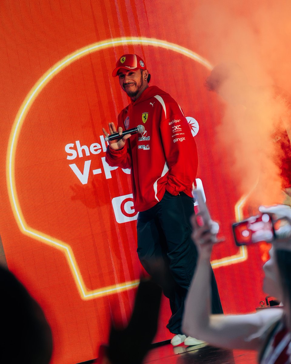 ShellMotorsport's tweet photo. What a night, Hungary! 🔥 From exclusive conversations to incredible fan energy, Budapest showed up in style. 

Thanks to all the influencers and guests who helped make the Shell V-Power Games Opening Ceremony a memorable evening! ❤️🏎️

#ShellVPower 
#ShellVPowerGames 
#ScuderiaFerrariHP