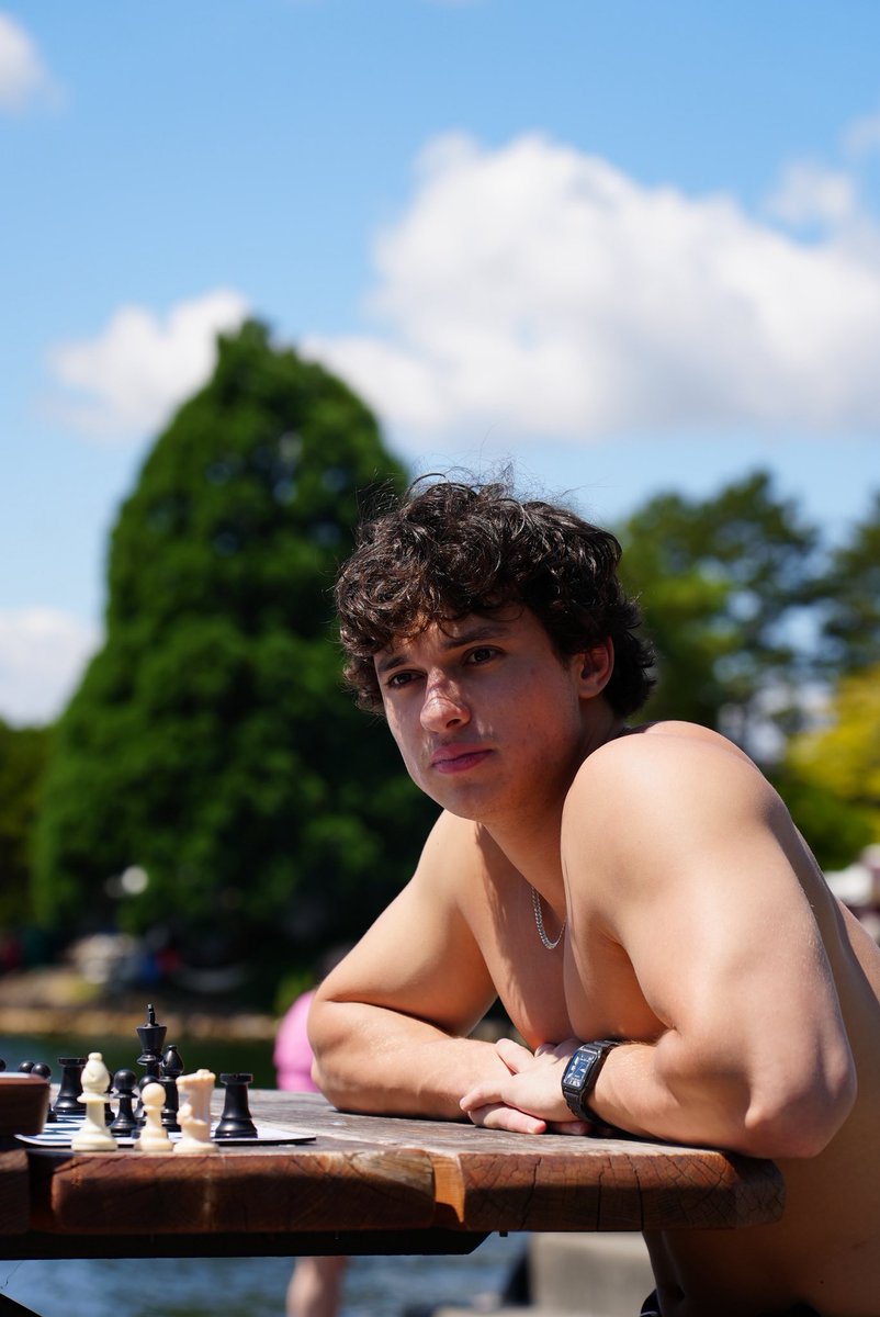 itscjclark69's tweet photo. Aren’t chess players the best at mating 😉 https://t.co/EtatLoy9qy