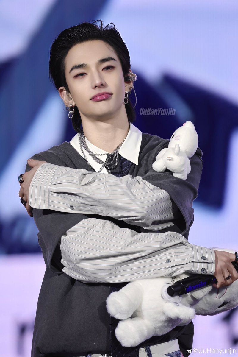 pieceofcake2003's tweet photo. just thinking how Hyunjin loves stay and what he gets in return... https://t.co/xxrBJi2iw7