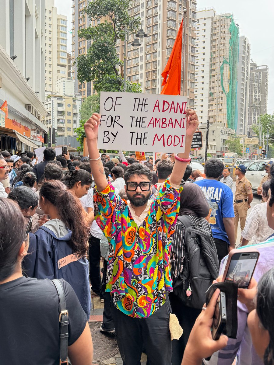 kafkasbluebug's tweet photo. sit down, modi. people have taken over. https://t.co/Adqpc5KuKt