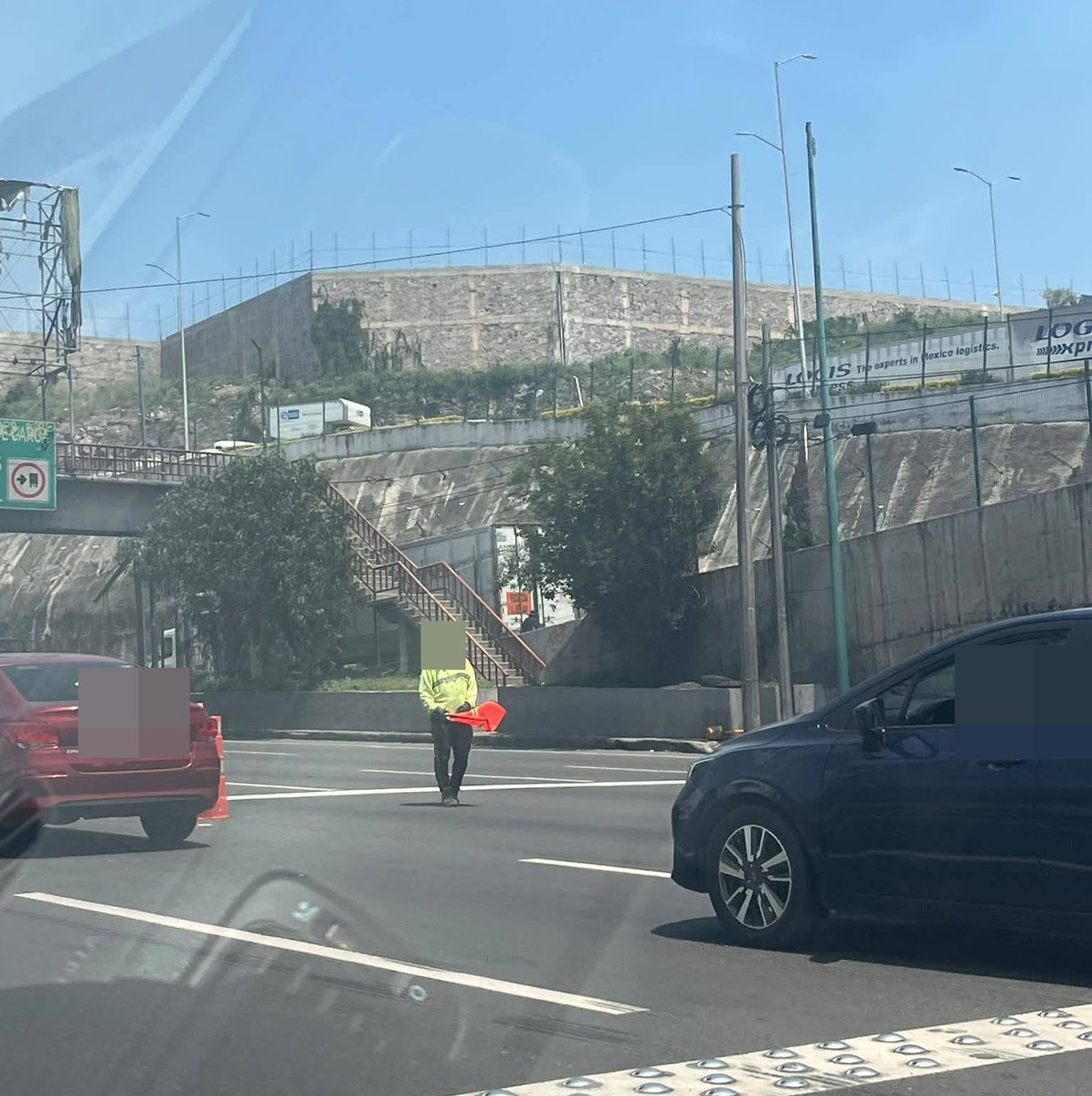 zonaceroedomex's tweet photo. #ZCN I Por segundo día consecutivo encontrarán cierre parcial de carriles en la autopista Méx-Qro, a la altura de Plaza Arco Norte, en Cuautitlán Izcalli, esto en dirección a la CDMX, debido a labores de mantenimiento a la vialidad. Tomen precauciones. https://t.co/tzTEGJygdt