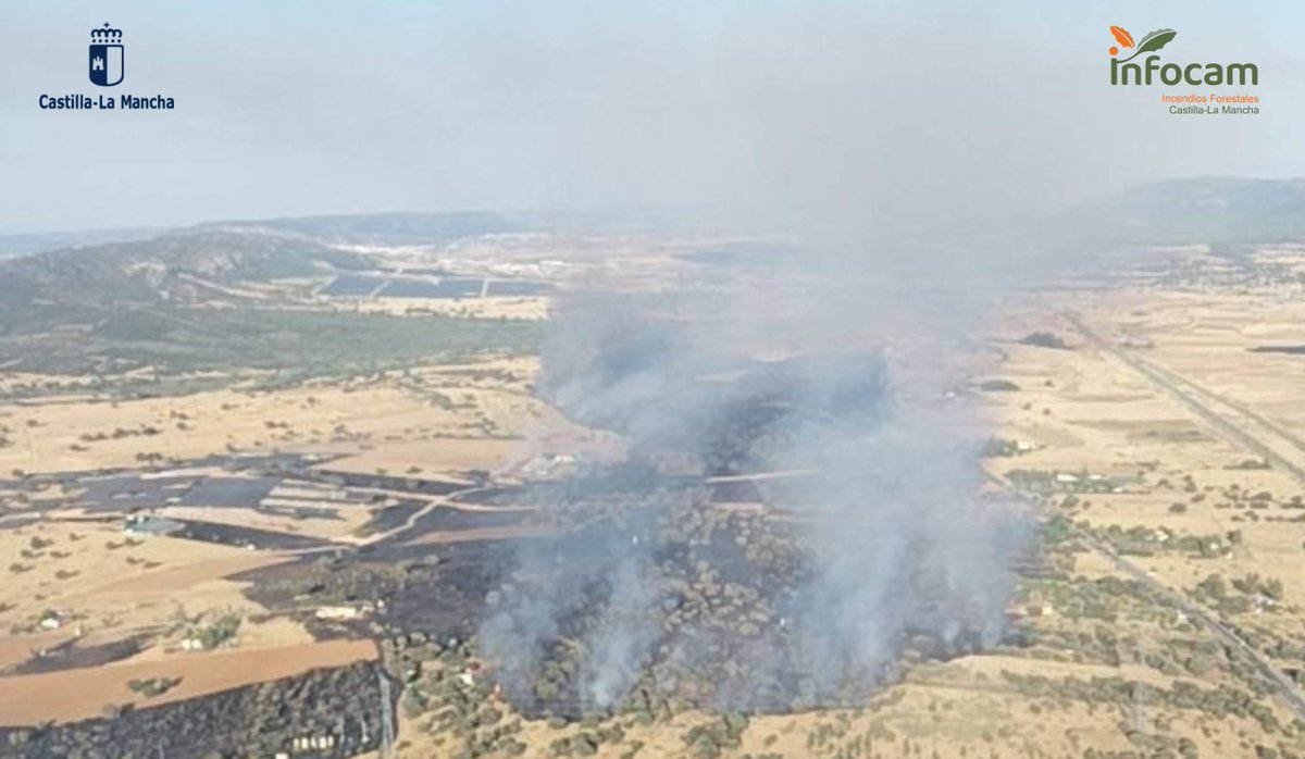 Plan_INFOCAM's tweet photo. 🔥 ACTIVO: #IFBrazatortas en #CiudadReal se establece el confinamiento de la localidad de #Retamar. Cierre puertas, ventanas y persianas y permanezca en el interior de su vivienda. 📩 Es-Alert enviado. 

⛔ CORTADA la N-420. 
En la zona, #INFOCAM de @gobjccm con:
🚁 3 medios aéreos
🚚 13 medios terrestres
👥 62 efectivos #BBFF #AAMM

ℹ️ https://t.co/TPPTAYh8JA
#LaPrevenciónSalva