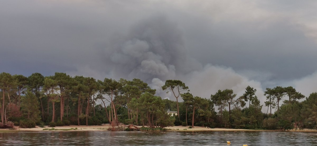 HumanRobot11's tweet photo. #Incendies #Gironde #Feux #Alerte #leporge #lacanau #saumos #salaune https://t.co/2BtuafGa1O