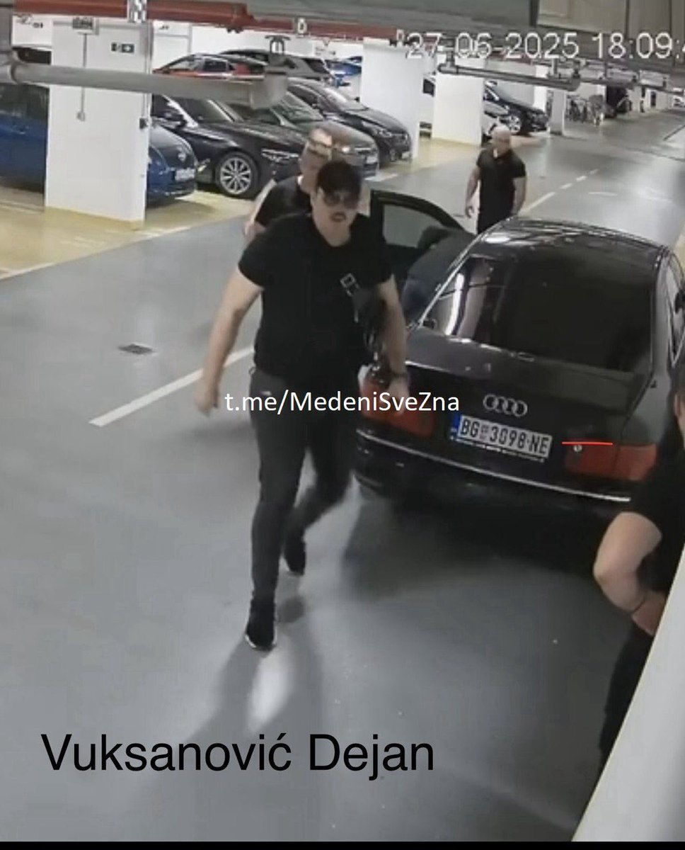 ZeljkoBosk10720's tweet photo. Medeni i njegov “pravni tim” identifikovali su policajce koji čuvaju kriminalca Dejana Vuksanovića što je i objavljeno na Telegram kanalu “Medeni sve zna”. Objavljeni snimci nastali su u naselju Wellport, iza kompleksa West 65 gde stanuje Dejan Vuksanović, u podzemnoj garaži.Snimke prenosim u celosti…