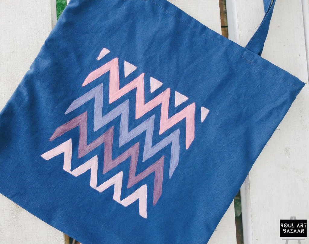 soulartbazaar's tweet photo. Our tote bags are one of a kind! 
Hand painted with artistic designs to fit your style.

For all the art lovers, this one is for you. Get one for yourself, or gift a loved!

#SoulArtBazaar #Art #ToteBags #PaintedToteBags #ArtisticToteBags #Artist #Artisan #Handmade #Mwanza https://t.co/cIPbpRFFLc