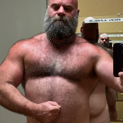 HenryCabile's tweet photo. @badgersbaraart The real @MuscleBulls https://t.co/AZAAfkgCLF