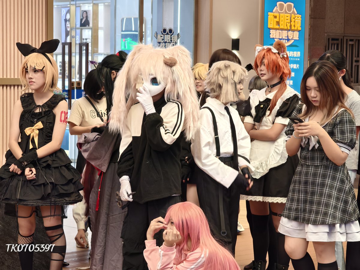 xiaoyuz1's tweet photo. Just hit the biggest anime con of the year! Met my favorite voice actors, grabbed limited-edition merch, and already counting down to next year’s chaos https://t.co/tcyEW8507G
