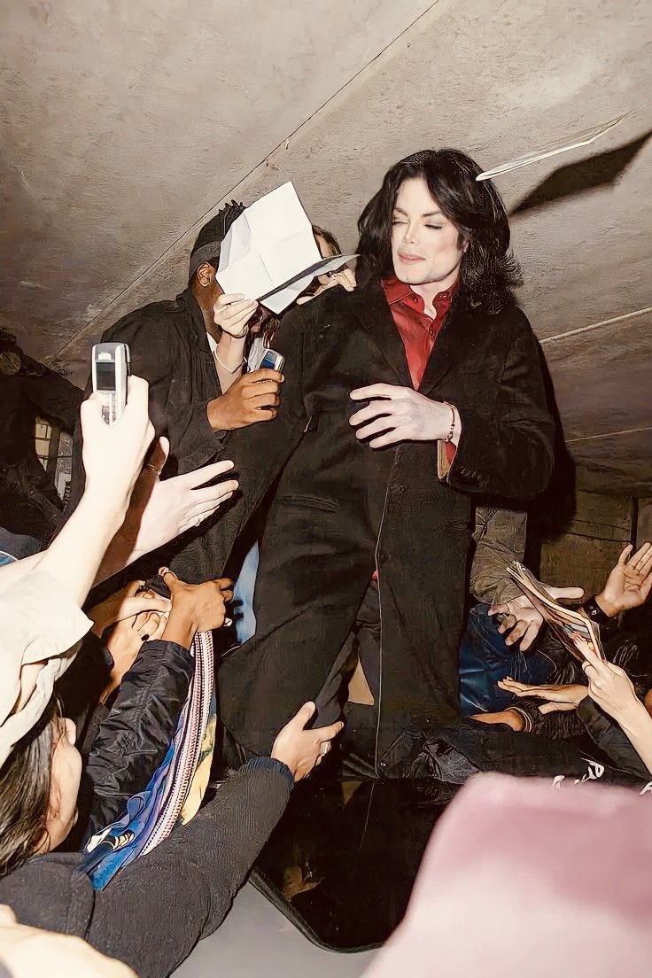 myapriest's tweet photo. top 5 michael pics from fans😭 https://t.co/VRzC2DAIww