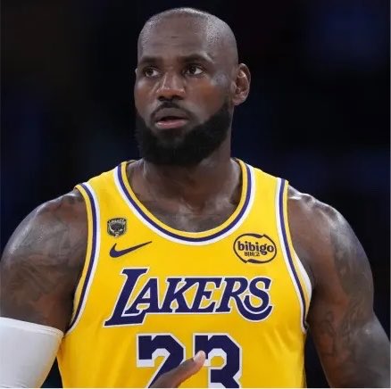 esidery's tweet photo. LeBron James having the option to live in New York City and commute to Sixers practices and games via helicopter only added to the appeal, per @mcten.

Signing in Philadelphia could allow him to still temporarily live in NYC for his final season or two. https://t.co/rch27t4yBE