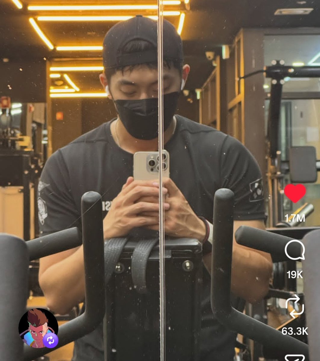 dailyjkpraise's tweet photo. Jungkook reposted actor Nam Joo hyuk's recent Instagram posts. They're both from Busan.

He also watched 2521 and said it was his favourite kdrama at that time. https://t.co/jnogkdPlF1