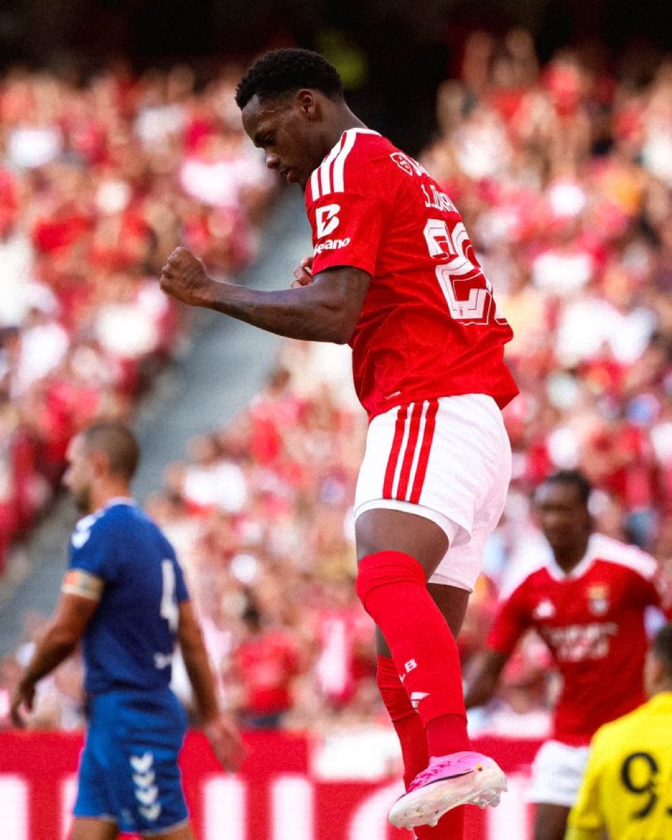 lnstantFoot's tweet photo. 🚨PREMIER MATCH ET PREMIER BUT POUR JHON DURAN AVEC LE SL BENFICA !!! 🦅🇨🇴⚽️

Le club de la capitale portugaise mène 4-1 face à Belensenses. ✅ https://t.co/FtPDUUyqPD