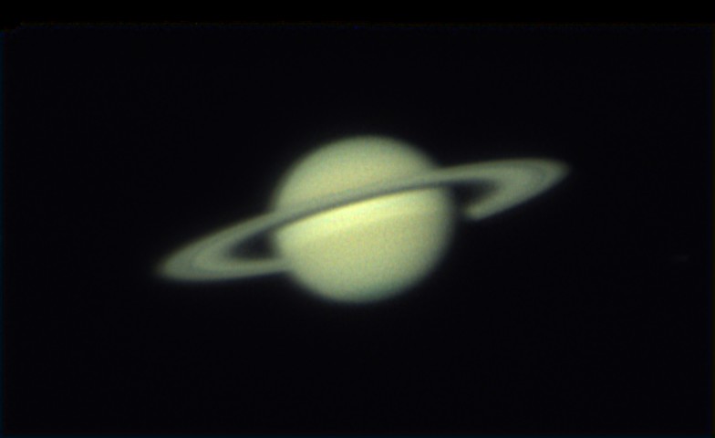SAF05003's tweet photo. 夜中に起きたら晴れていたので土星を。いまいちパッとしないけどとりあえず撮影。ほかにはλAri,94Aqlなどを見た。 https://t.co/ENNlgemryq